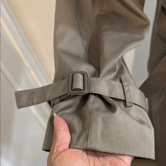 Chic Taupe Double-Breasted Trench Coat - Picture 4 of 9